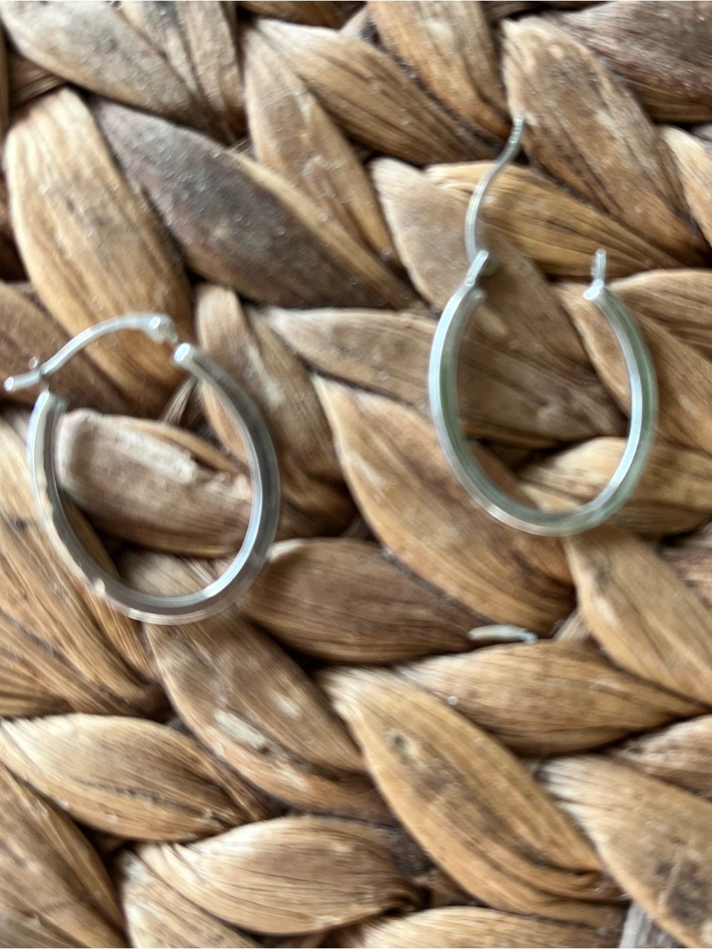 14K white gold oval hoop earrings SIGNED SLC 14K (Salt Lake City Designers) - Picture 3 of 9